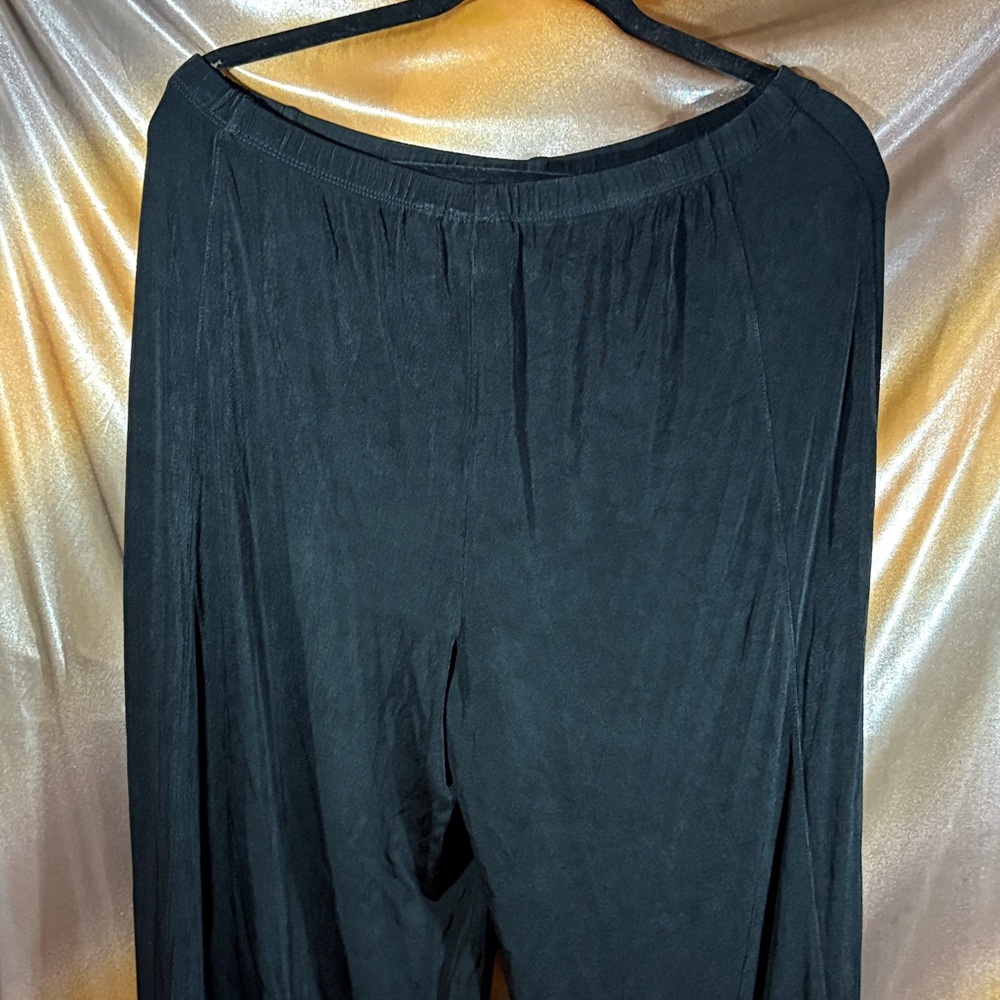 Black Wide-Leg Capris with Elastic Waist